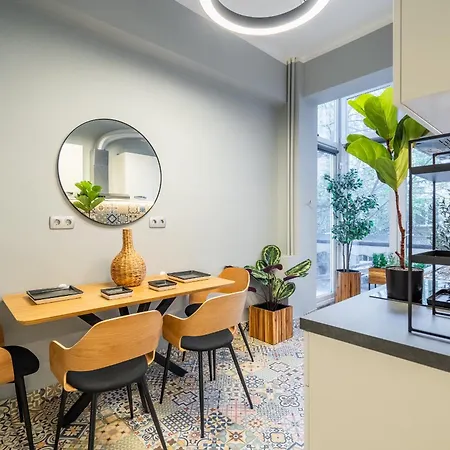 Vip Vitosha 69 Blvd 3 Bdrm - Location