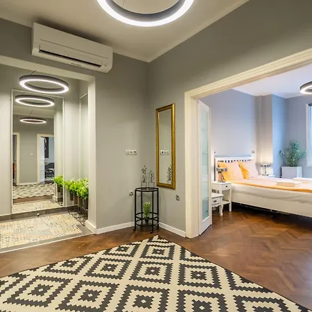 Vip Vitosha 69 Blvd 3 Bdrm - Location Apartment